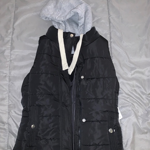 Vest. - Picture 2 of 2